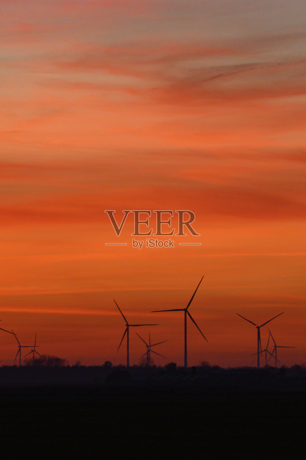 日落时分天空中的五彩云朵照片摄影图片