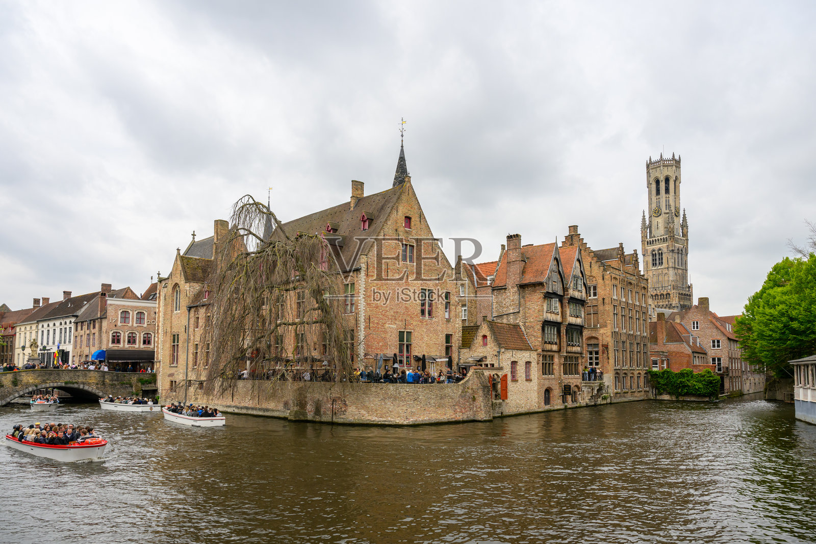 罗森霍德凯的蜿蜒运河上的游船照片摄影图片