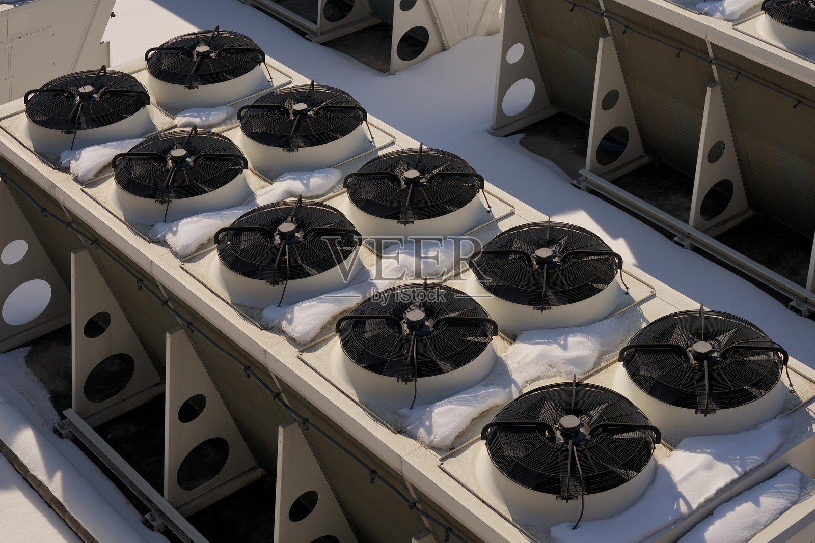 排成一排的制冷机照片摄影图片