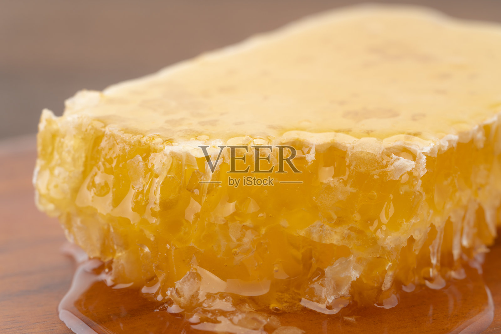 蜂蜜填充的蜂巢特写（蜂巢蜜）照片摄影图片
