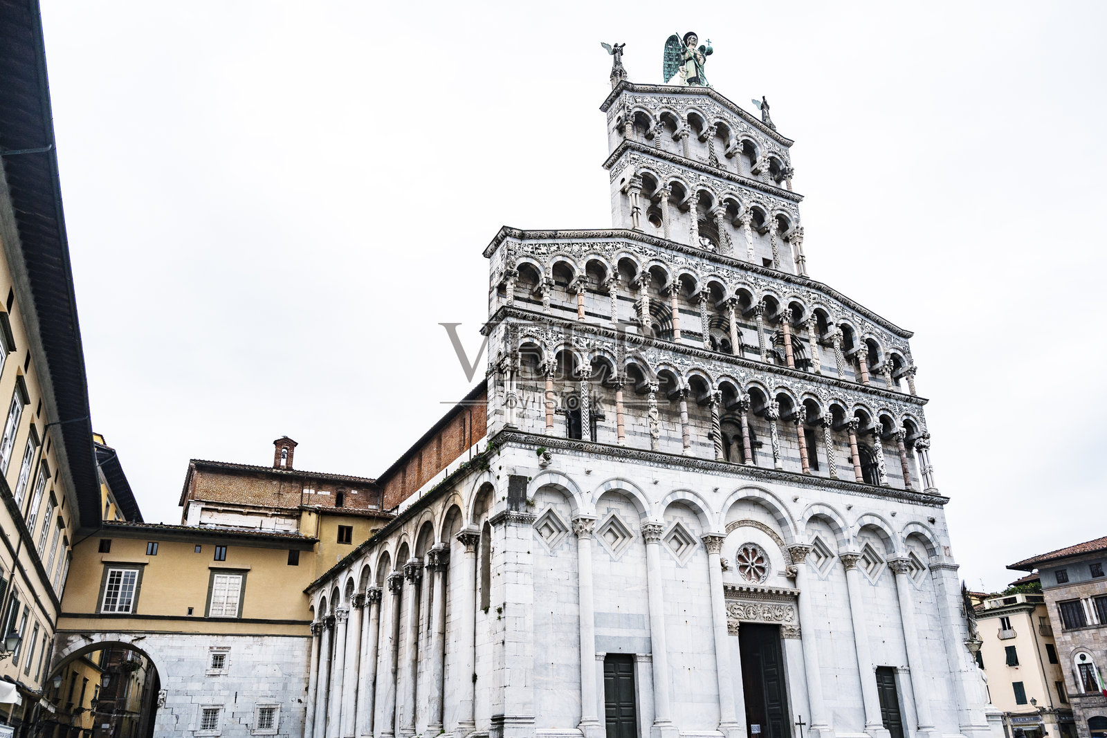 意大利卢卡，圣米歇尔大教堂，哥特式风格照片摄影图片