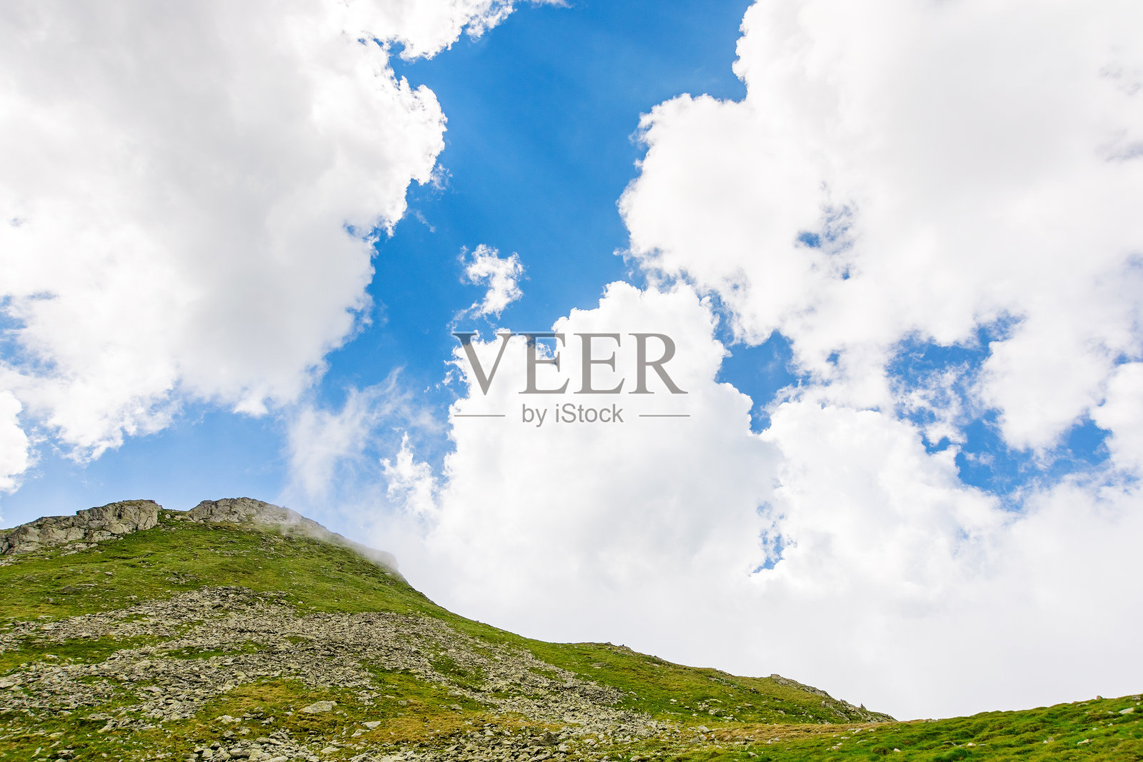 山脉与蓝天白云的风景照片摄影图片