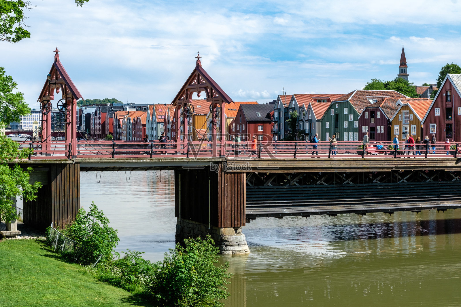 特隆赫姆的老桥照片摄影图片