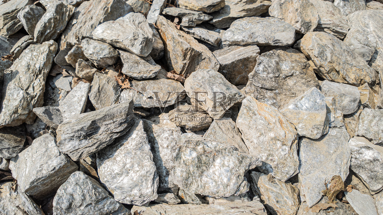 喜马拉雅山脉粗糙岩石碎片的细节纹理。地质学概念。照片摄影图片