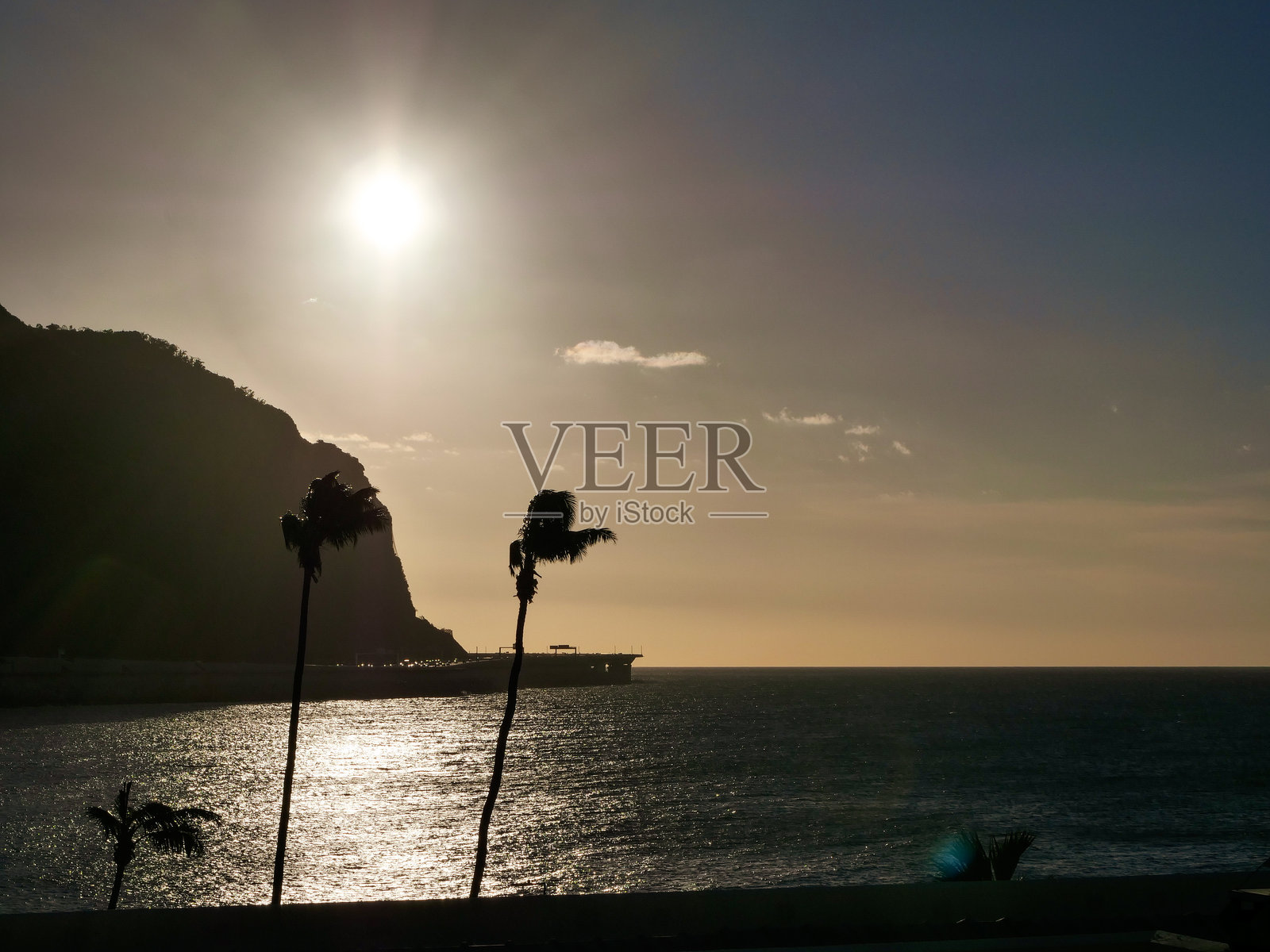 阳光照耀圣丹尼斯照片摄影图片