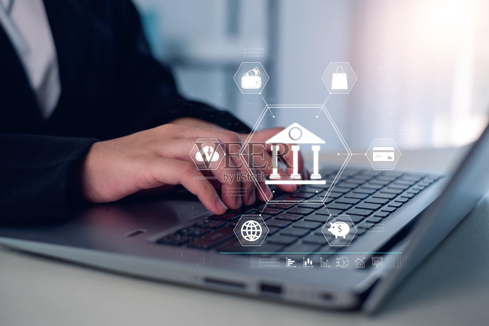 商人展示在线银行和网络连接图标。在线支付、购物、商业科技和金融概念。照片摄影图片