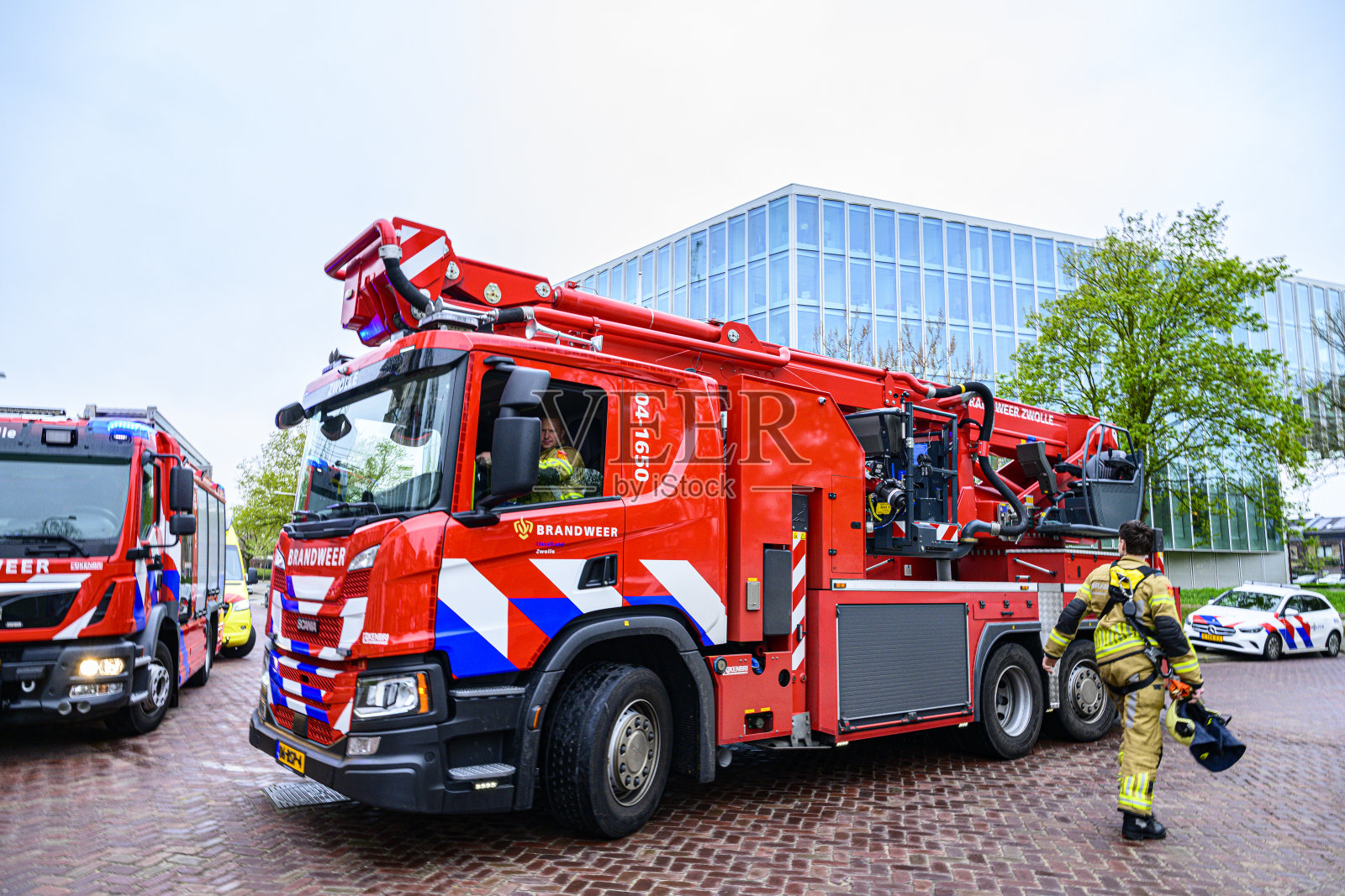 消防车在火灾现场照片摄影图片