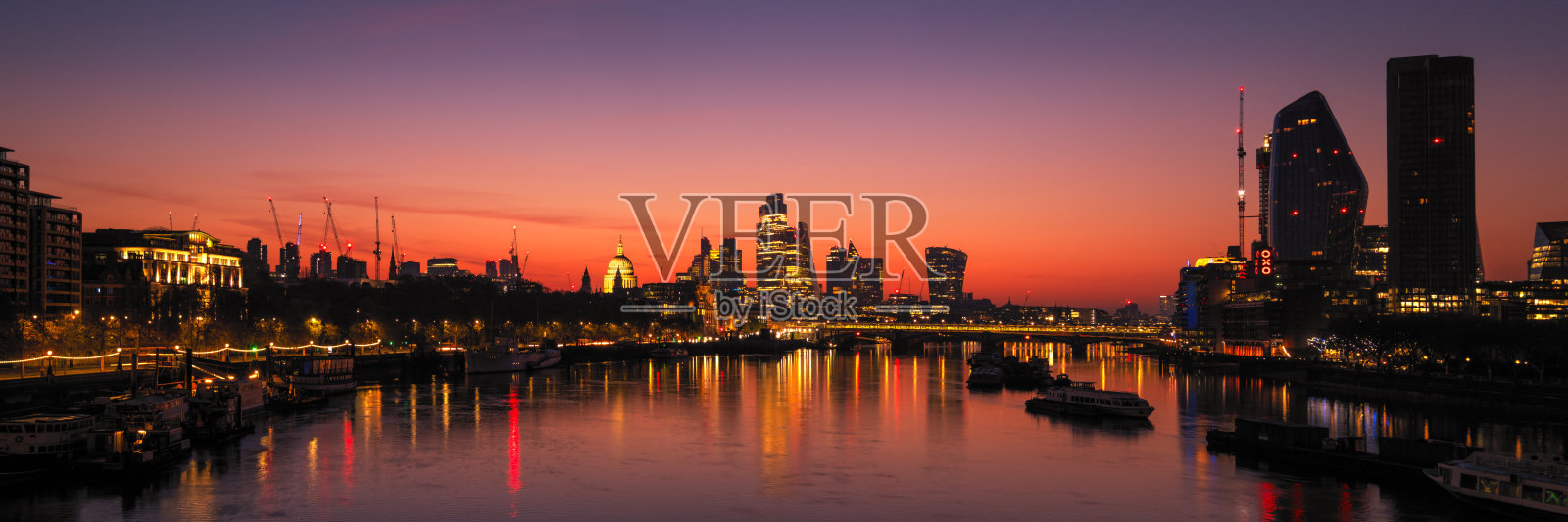 伦敦泰晤士河上的黎明照片摄影图片