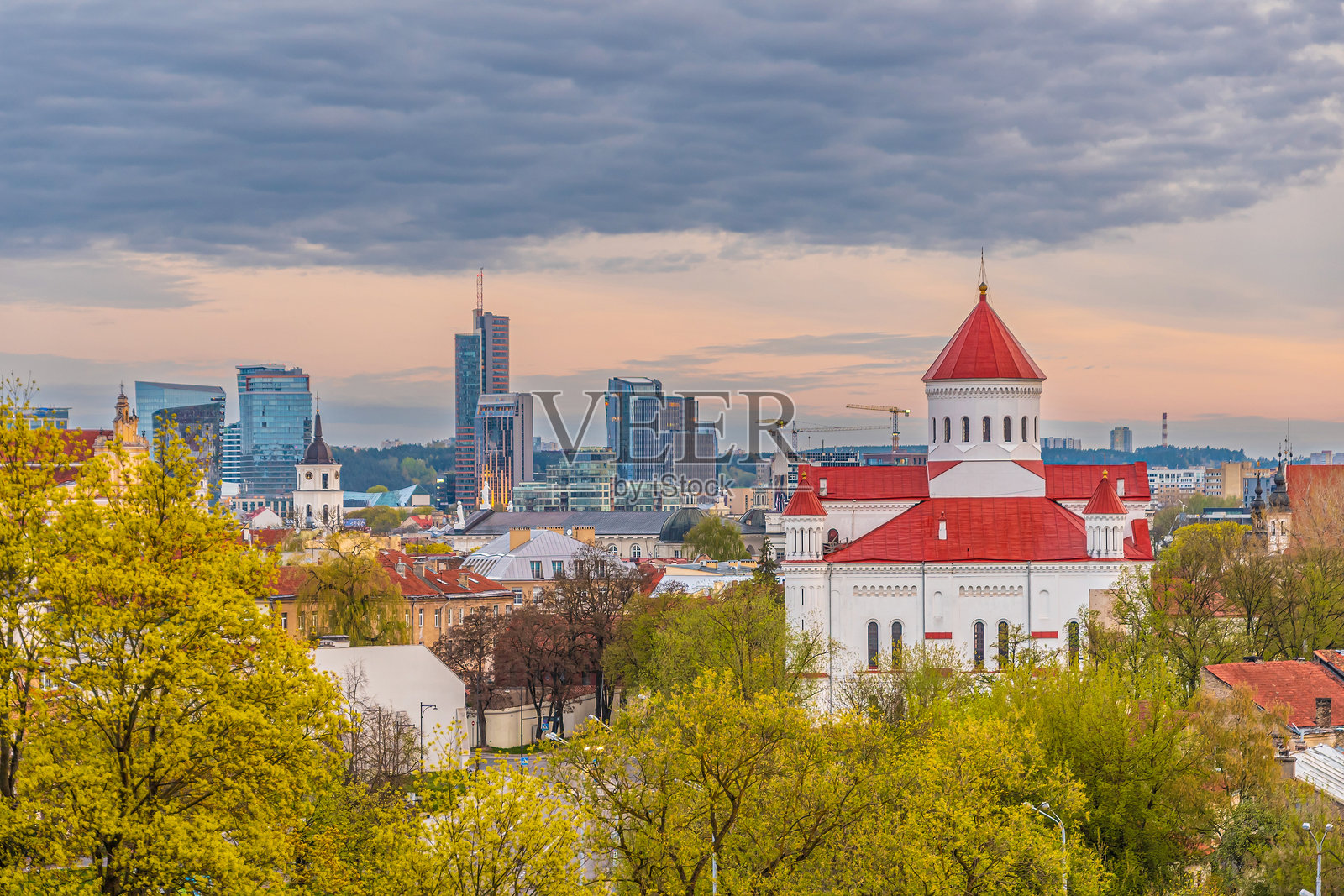 维尔纽斯市中心天际线，立陶宛城市风光照片摄影图片