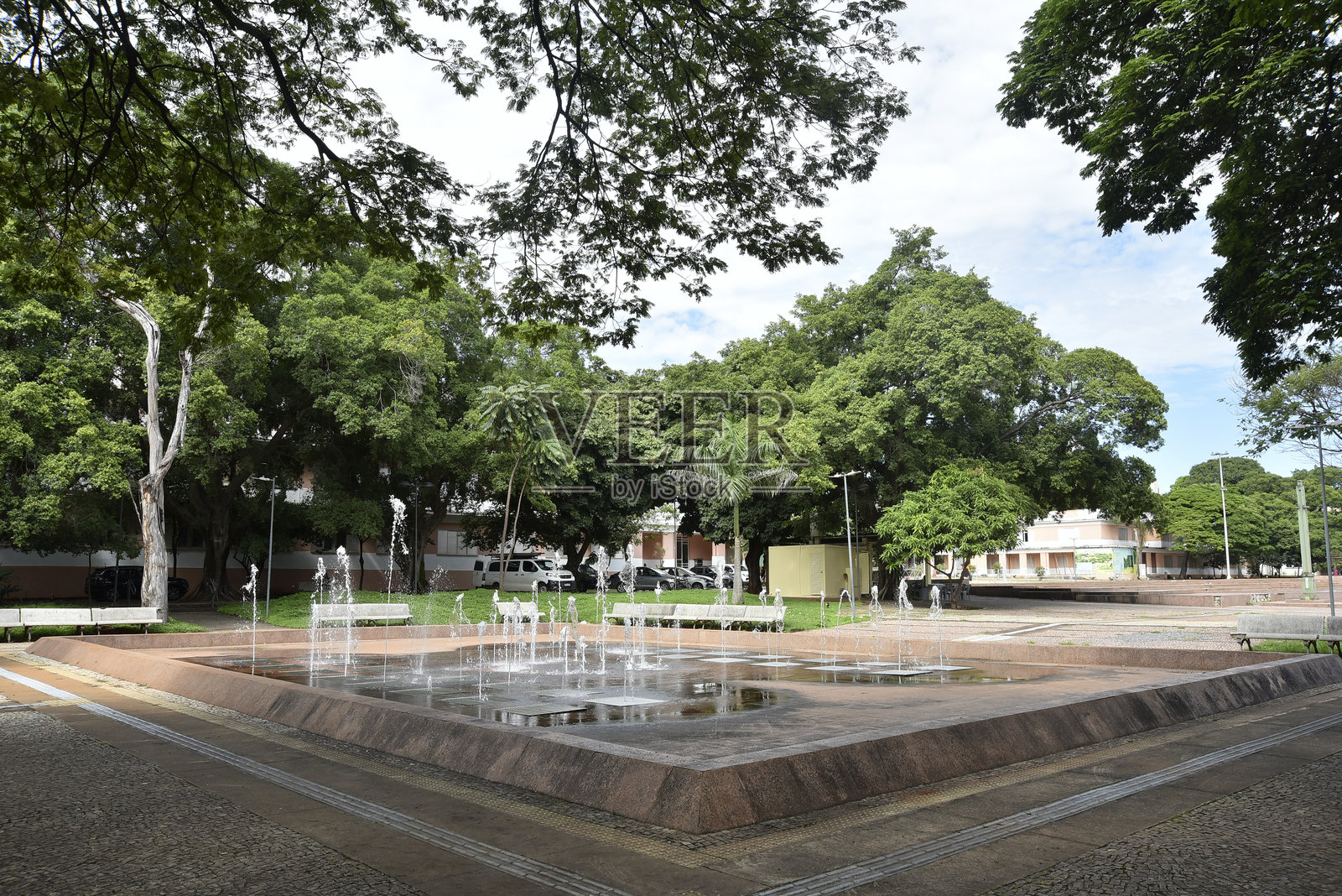 戈亚尼亚的装饰艺术建筑喷泉灯光市民广场老建筑历史遗产照片摄影图片