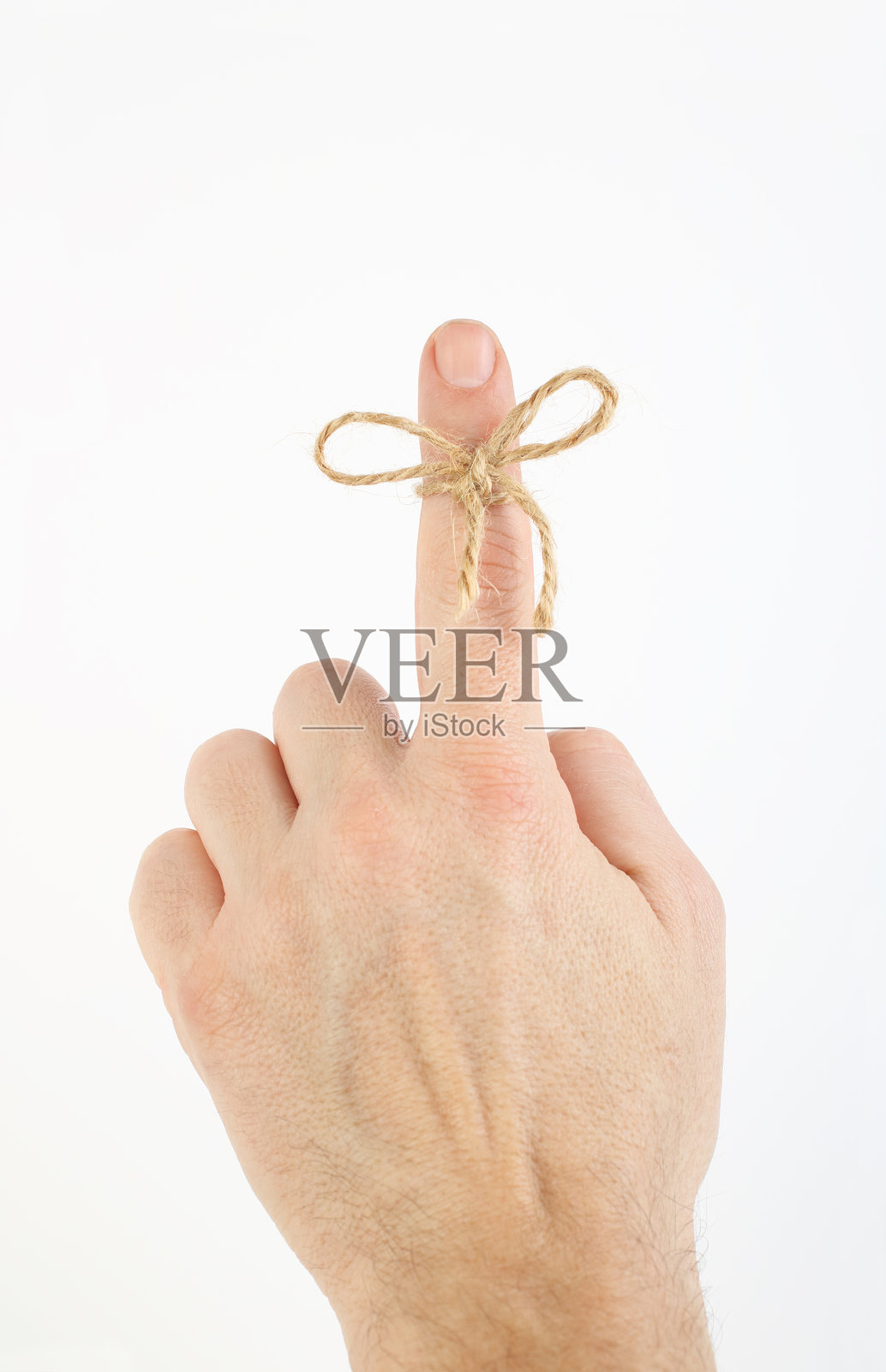 手和绳子绑在食指上照片摄影图片