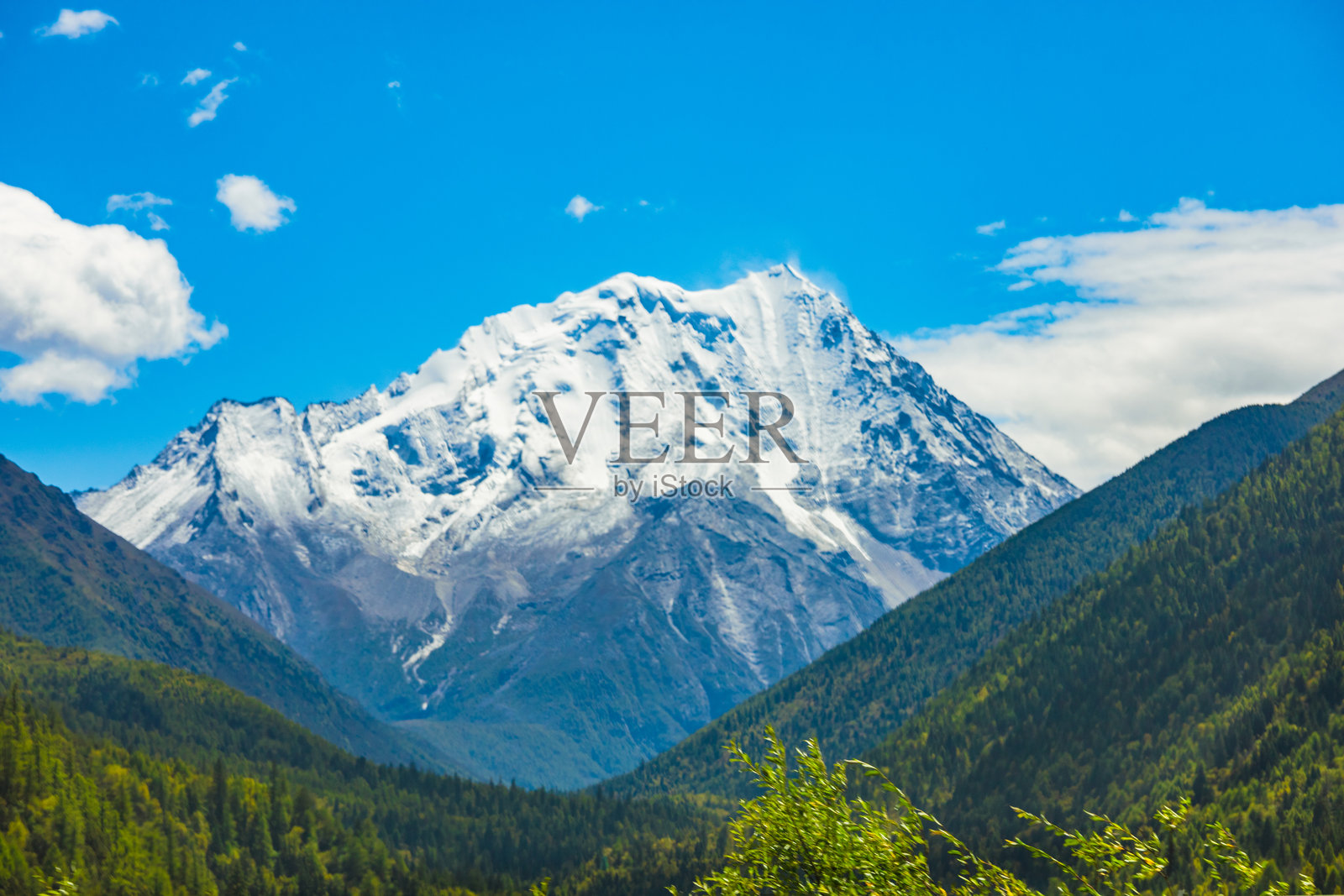 甘孜藏族自治州-雅拉雪山照片摄影图片