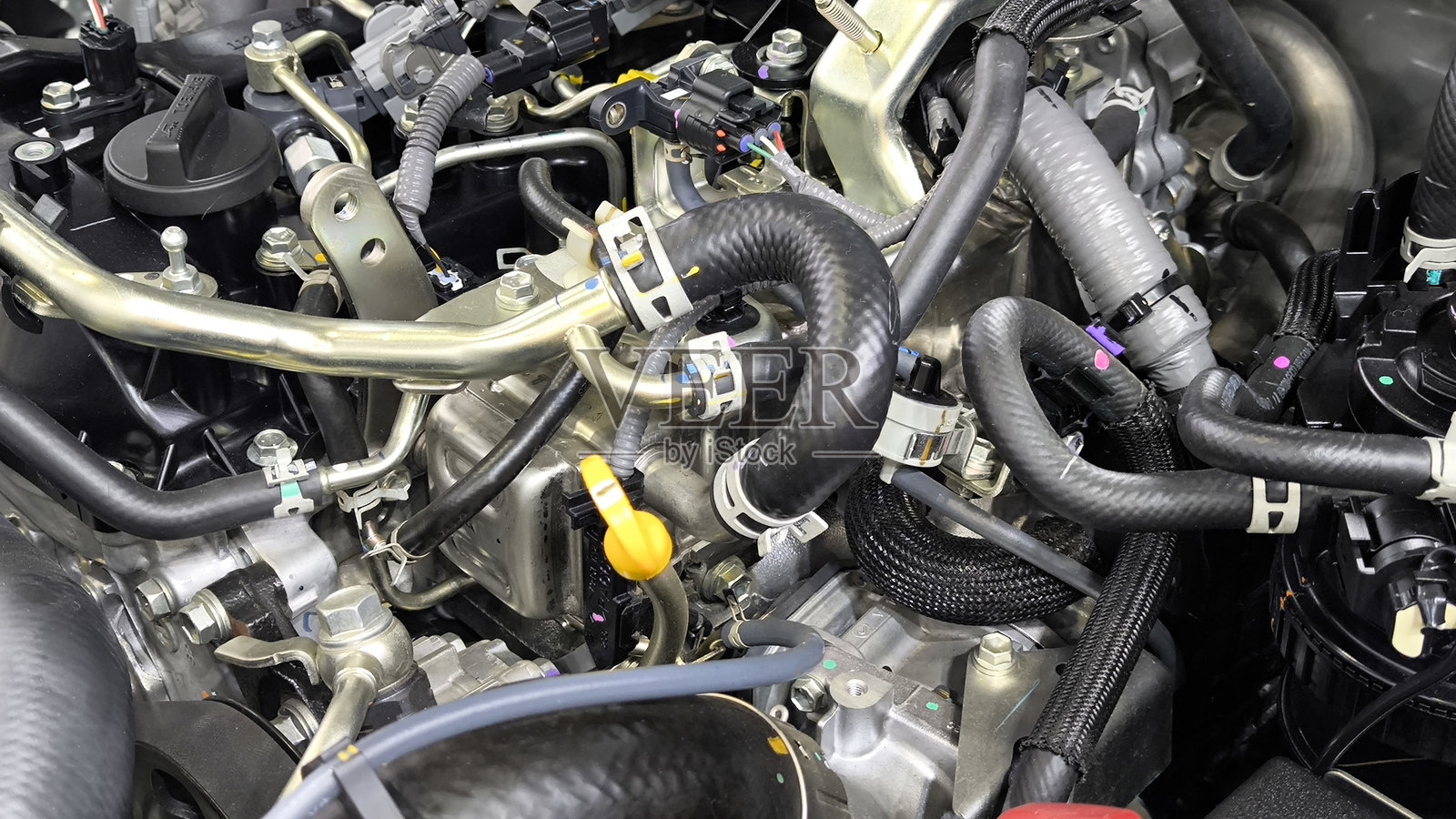 混合动力汽车的发动机。节能汽车。照片摄影图片