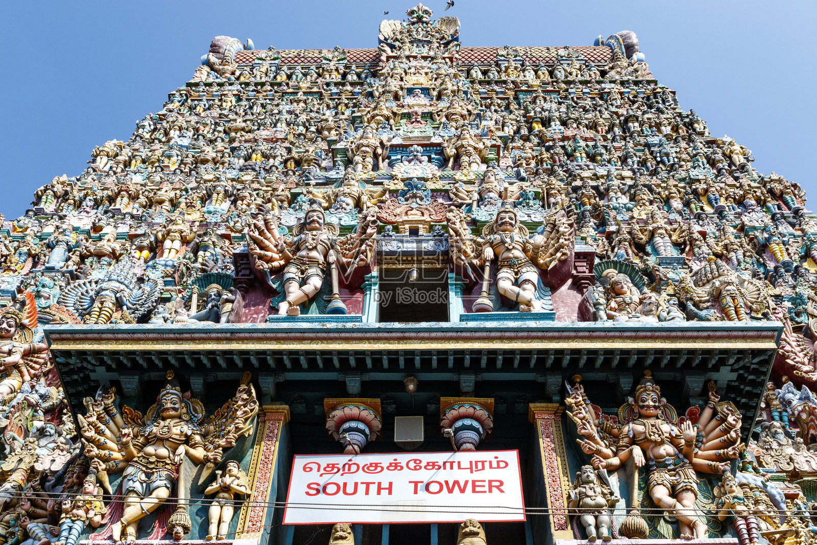 印度南部泰米尔纳德邦马杜赖的印度教梅纳克希阿曼寺色彩斑斓的雕刻南门塔楼照片摄影图片