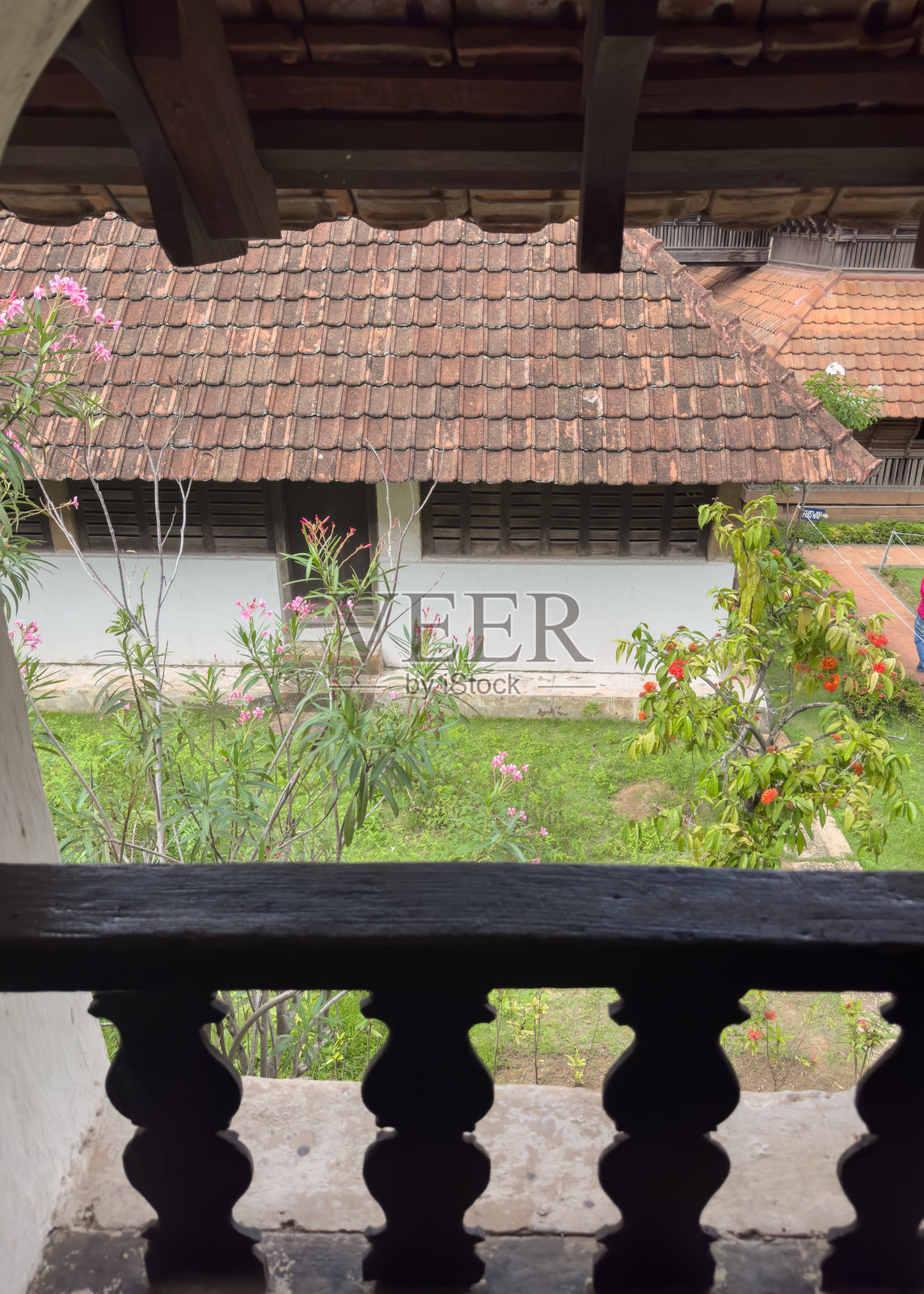 帕德马纳巴布尔宫的瞭望窗，这是一座位于泰米尔纳德邦坎亚库马里区的特拉凡科尔时代宫殿。它也被称为卡尔库拉姆宫。照片摄影图片