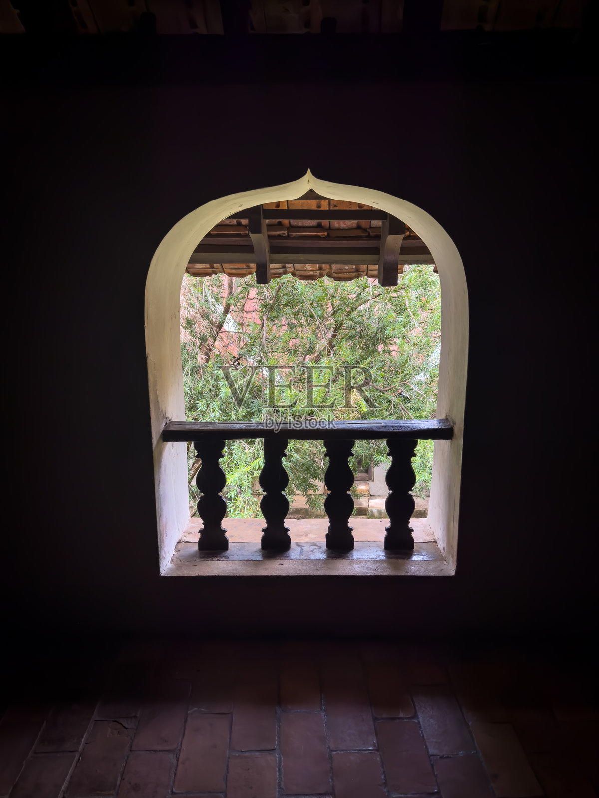 帕德马纳巴布拉姆宫的瞭望窗，这是一座位于泰米尔纳德邦坎亚库马里区的特拉凡库尔时代宫殿。它也被称为卡尔库拉姆宫。照片摄影图片