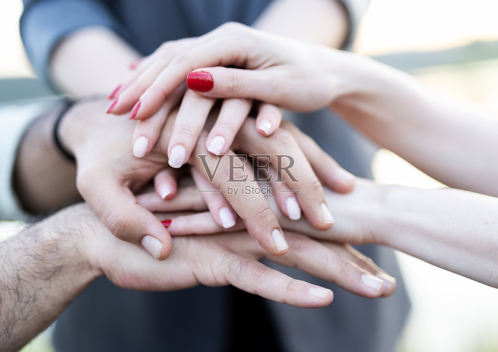 团结之手：多元团队合作照片摄影图片