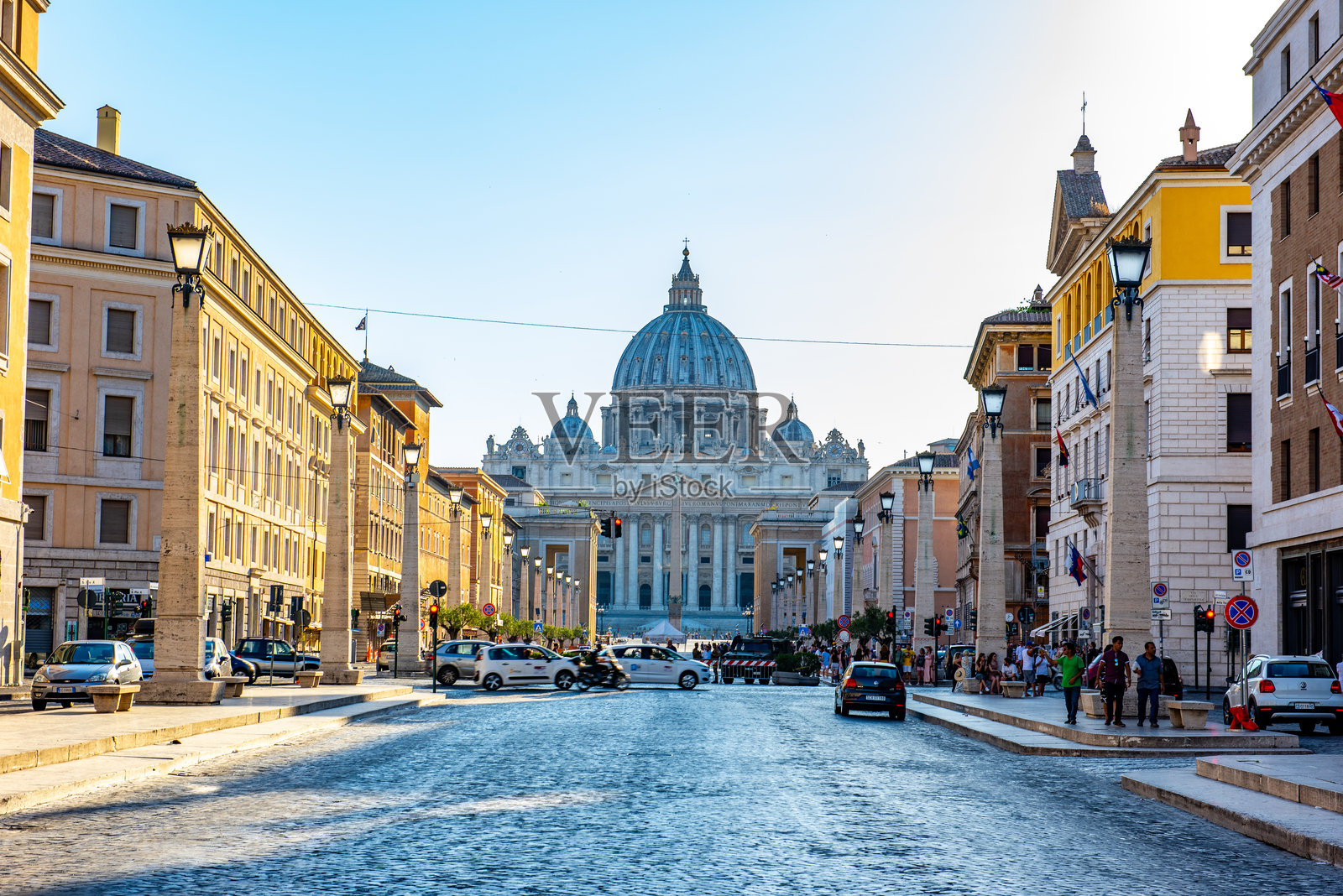 梵蒂冈城的圣彼得广场和圣彼得大教堂。意大利，罗马。照片摄影图片