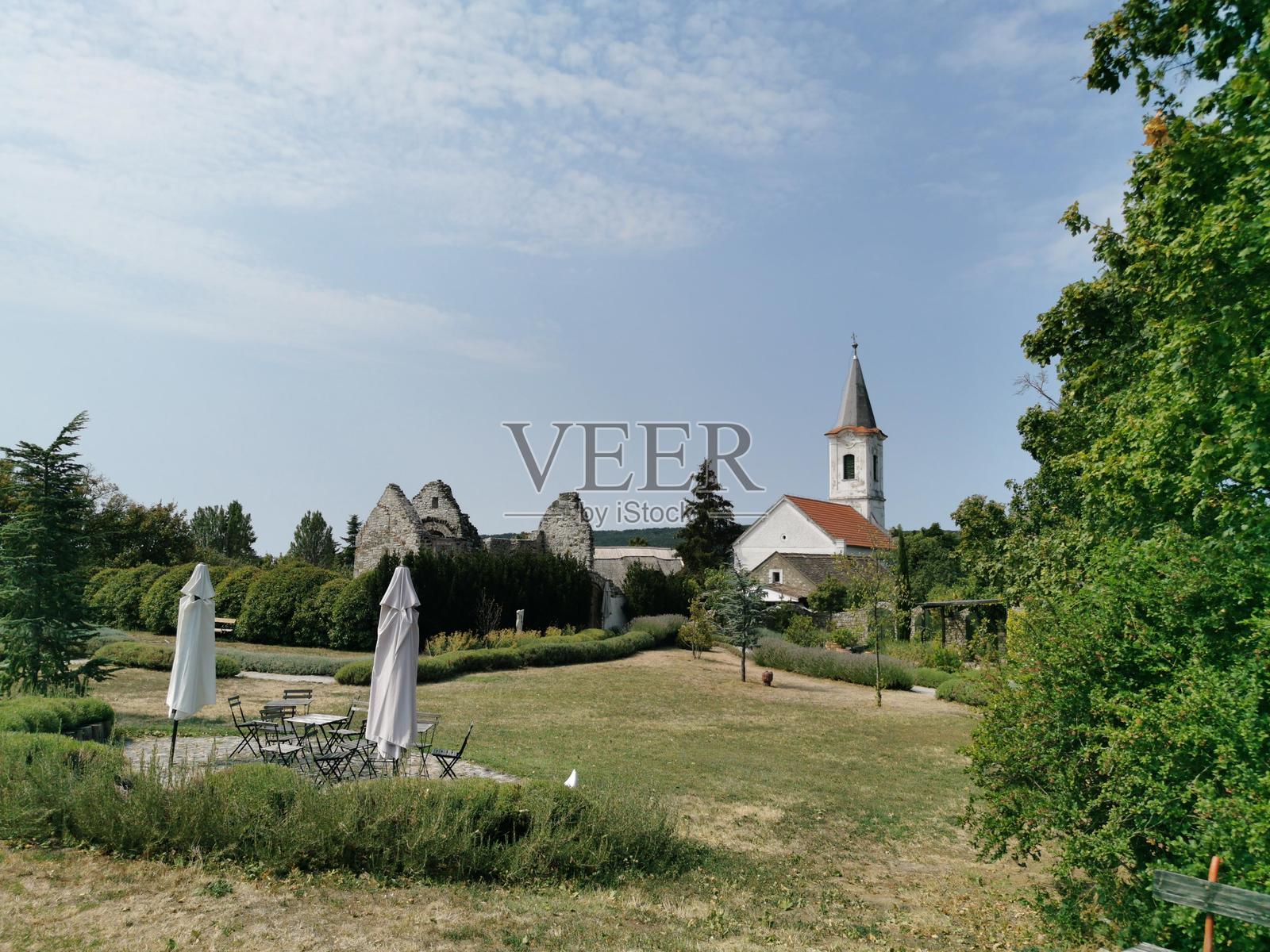 匈牙利巴拉顿湖村庄教堂照片摄影图片