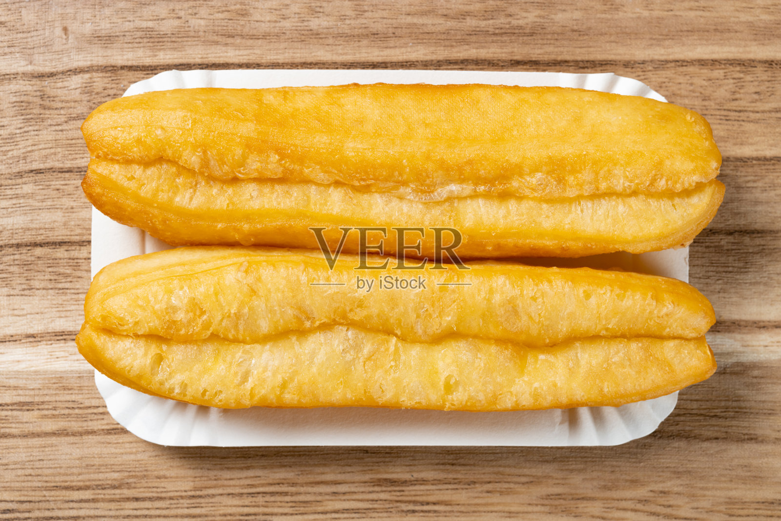 横向构图的俯视图油条照片摄影图片