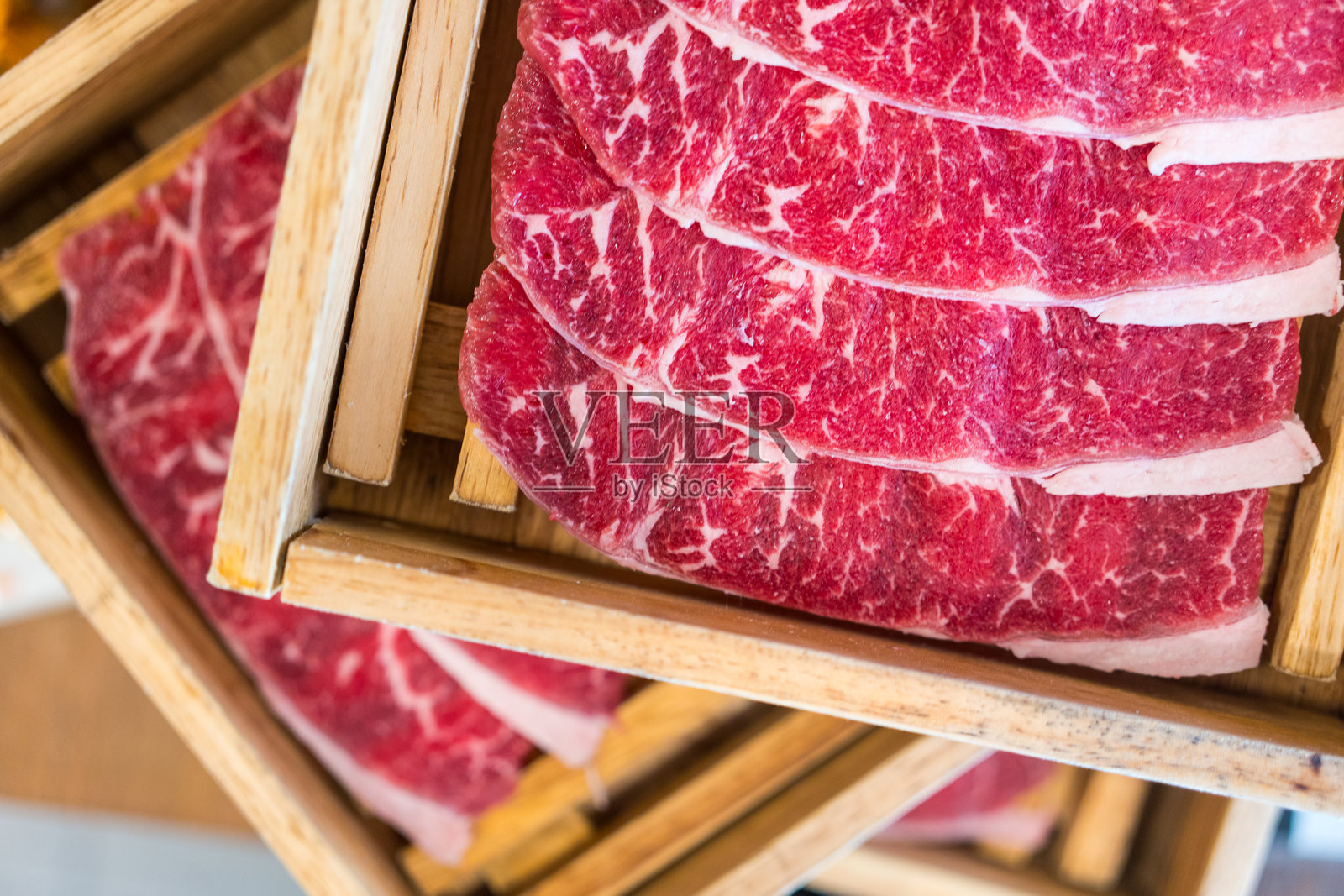 优质切片和牛肉用于烧烤牛排和寿喜烧照片摄影图片