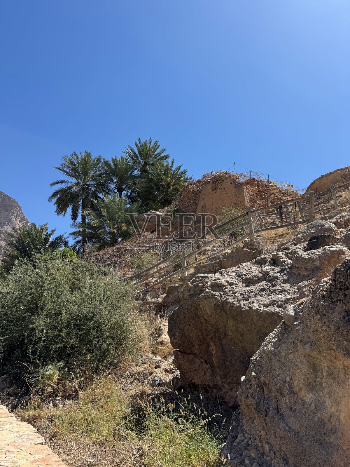 阿曼山区的徒步旅行照片摄影图片