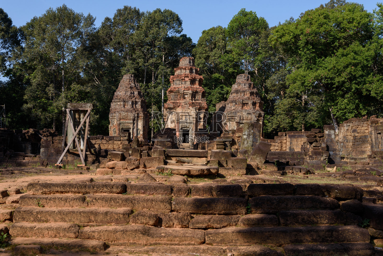 柬埔寨暹粒省罗洛斯群的普雷阿科寺庙。照片摄影图片