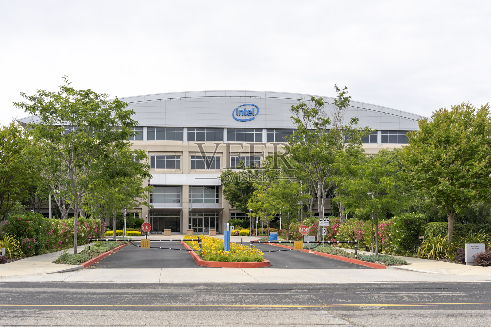 美国加利福尼亚州圣克拉拉硅谷的英特尔办公大楼。照片摄影图片