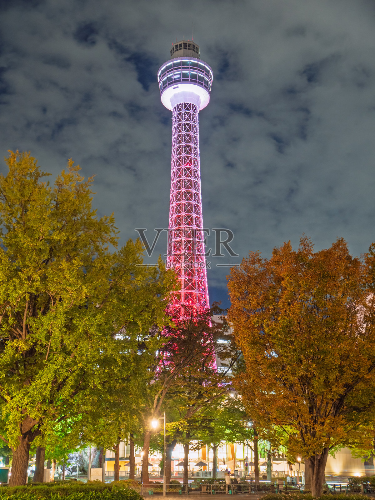 横滨海洋塔的夜景照片摄影图片