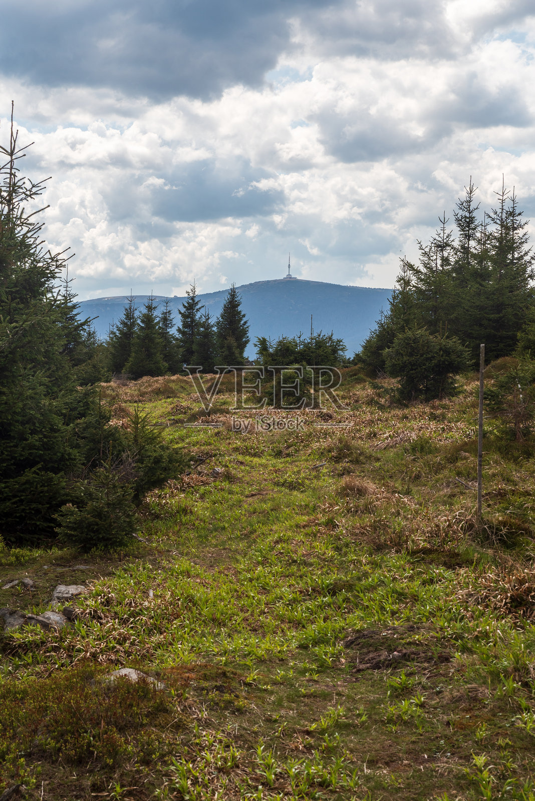 捷森尼基山脉的耶列尼·洛乌基山上俯瞰普拉德山照片摄影图片
