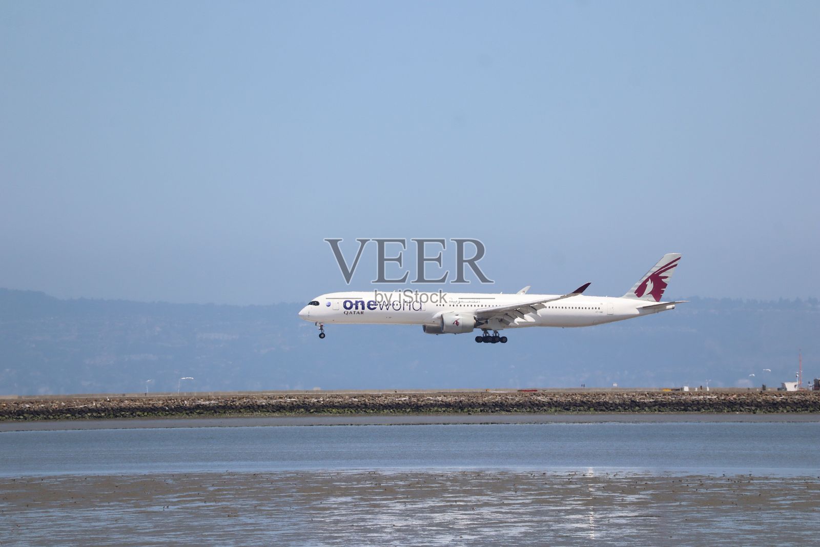 旧金山机场的空客A350-1000照片摄影图片