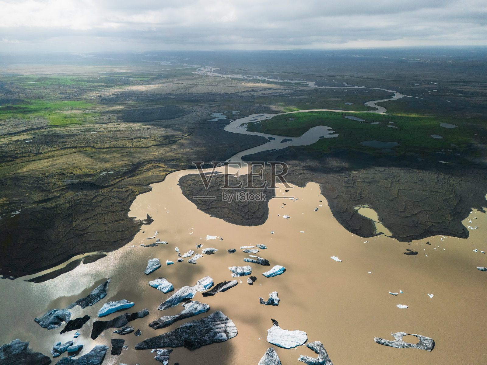 冰岛令人惊叹的瓦特纳冰川的鸟瞰图照片摄影图片