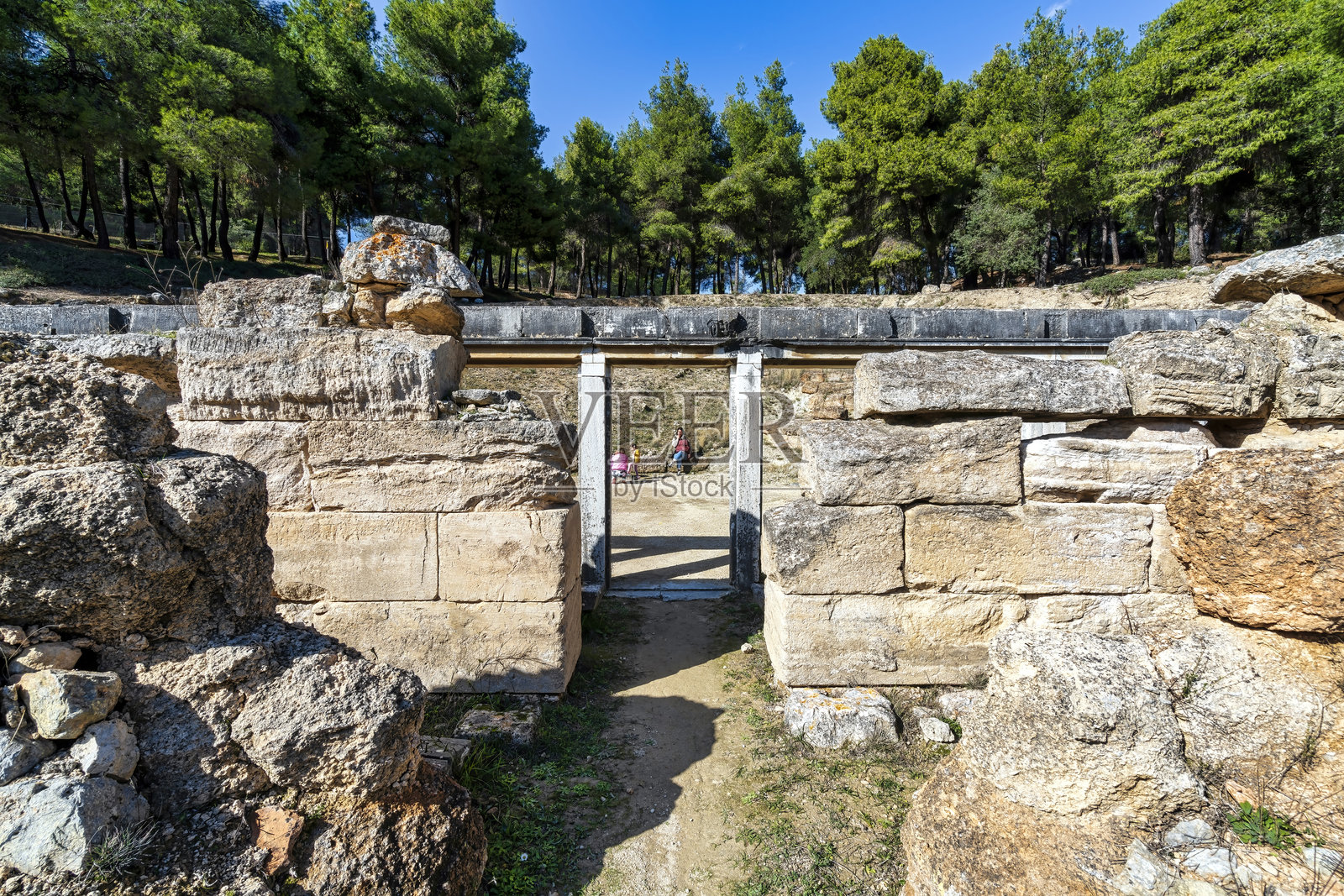阿米阿拉翁圣所的石制入口大门照片摄影图片