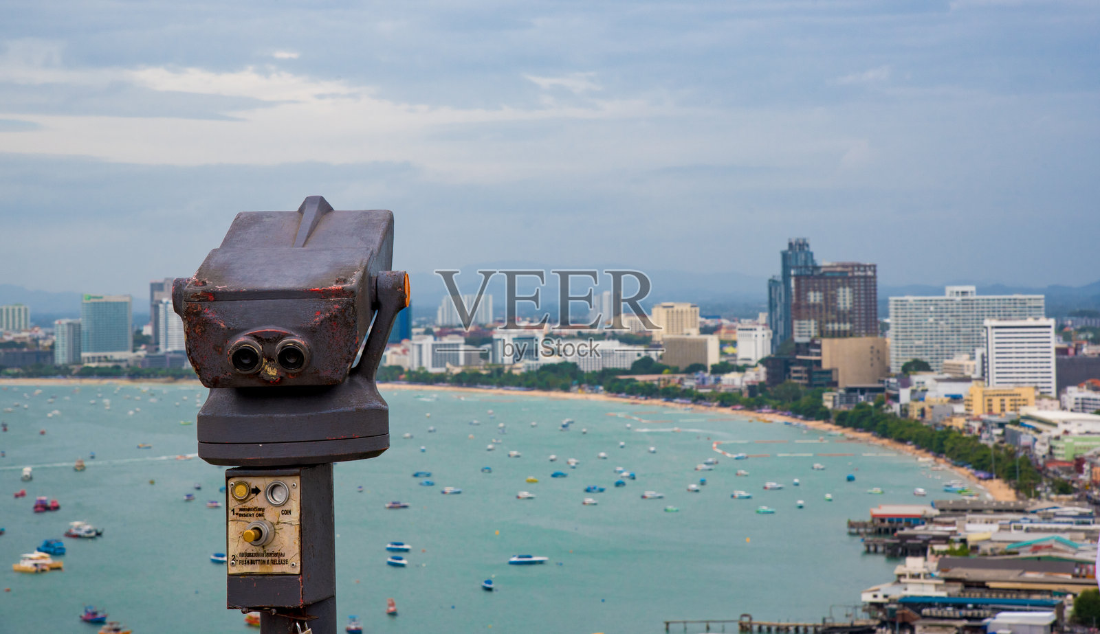 泰国春武里府芭堤雅市最美的芭堤雅海滩观景点。照片摄影图片