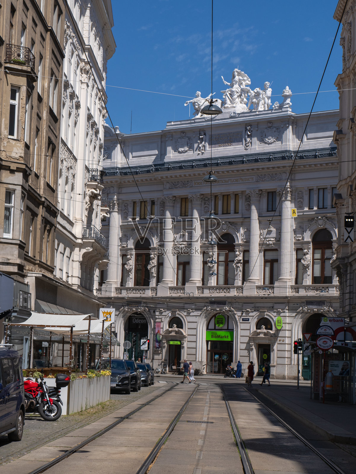 维也纳,奥地利历史悠久的产品交易所大楼内的传统市场照片摄影图片