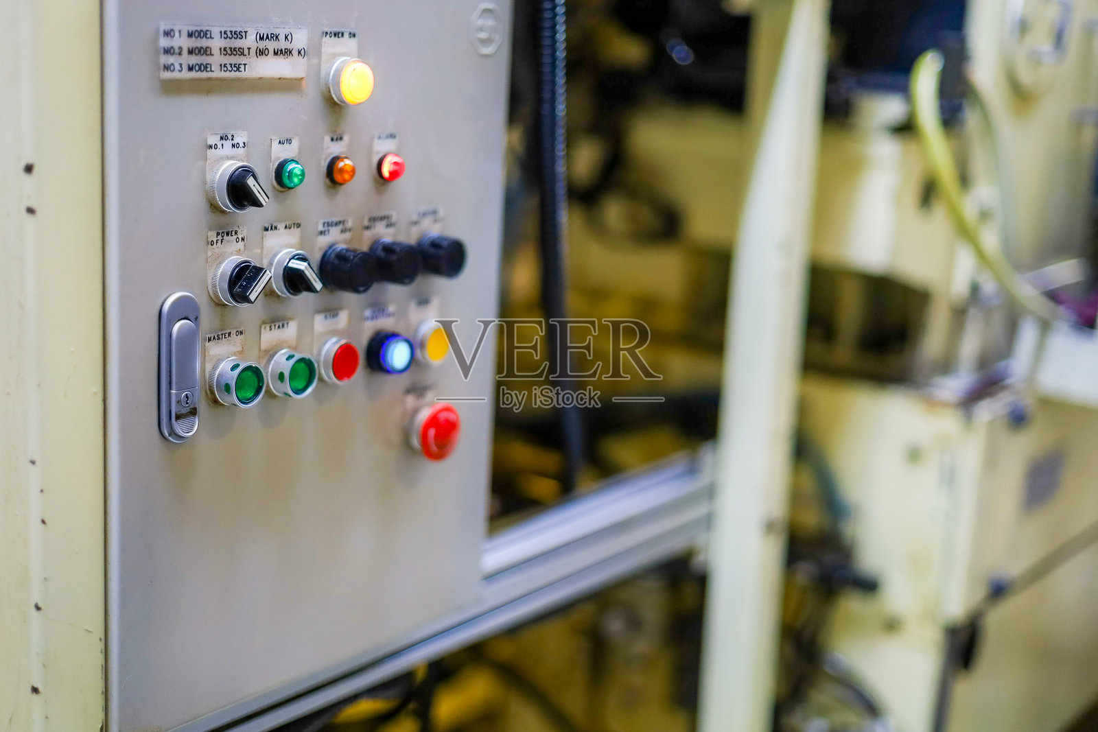 机器制造中的控制面板。机器的按钮和选择开关。照片摄影图片