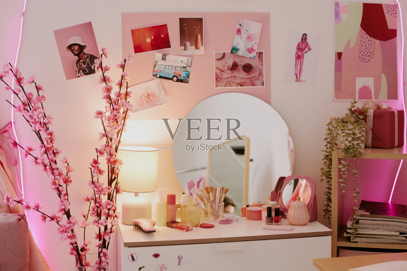 女孩的梳妆台照片摄影图片