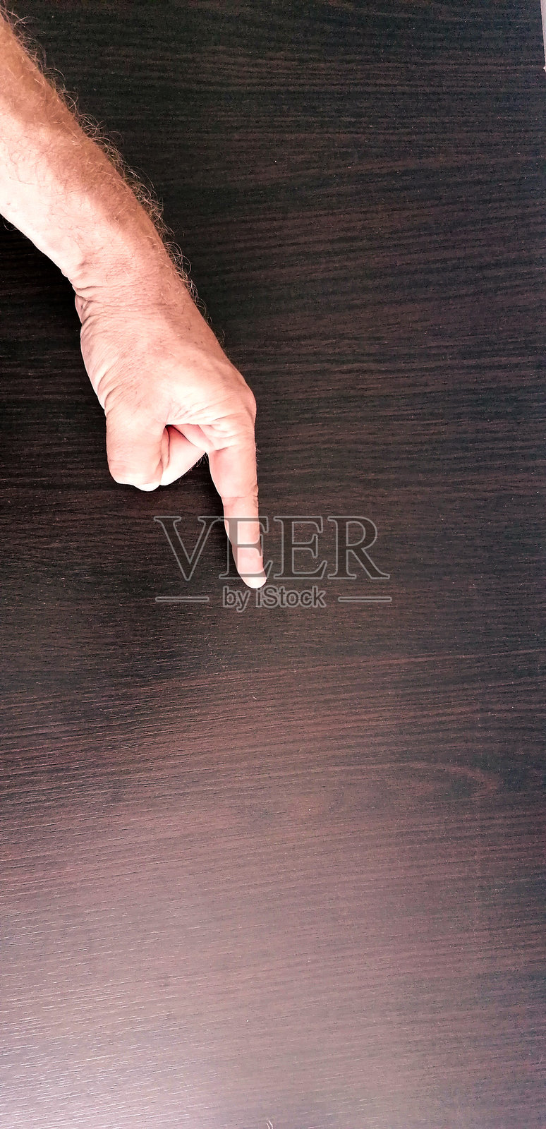 手指指向温桂木背景照片摄影图片