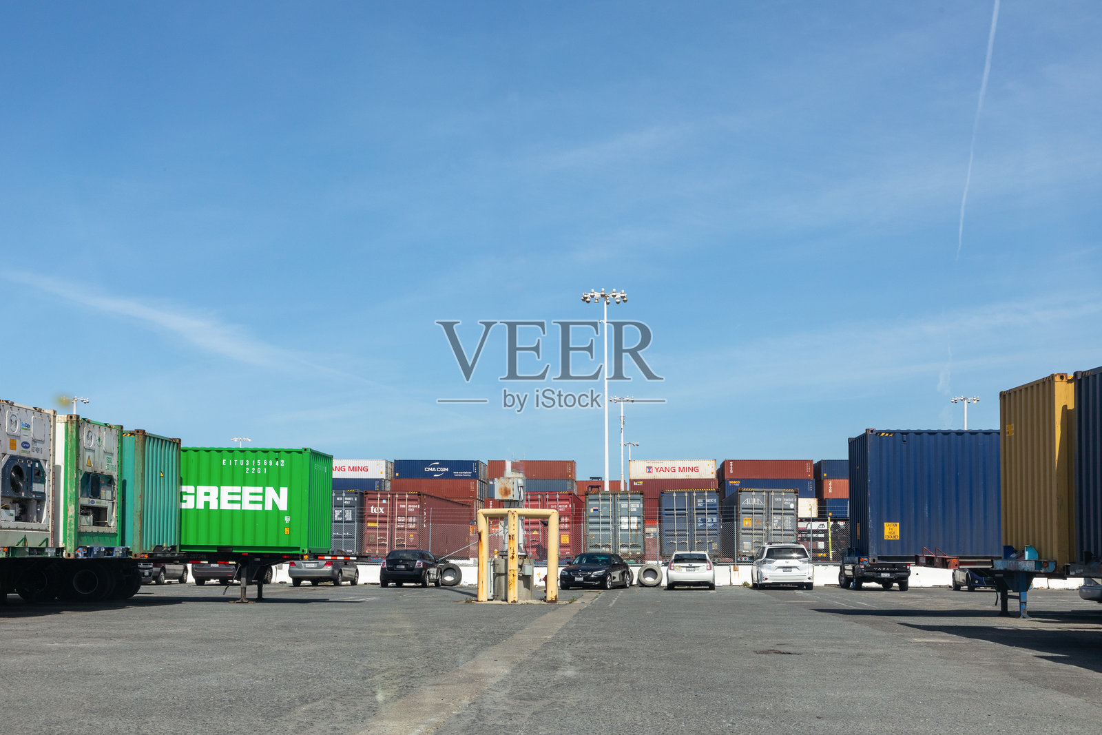 奥克兰港的全景视图,奥克兰港为旧金山提供货物。照片摄影图片