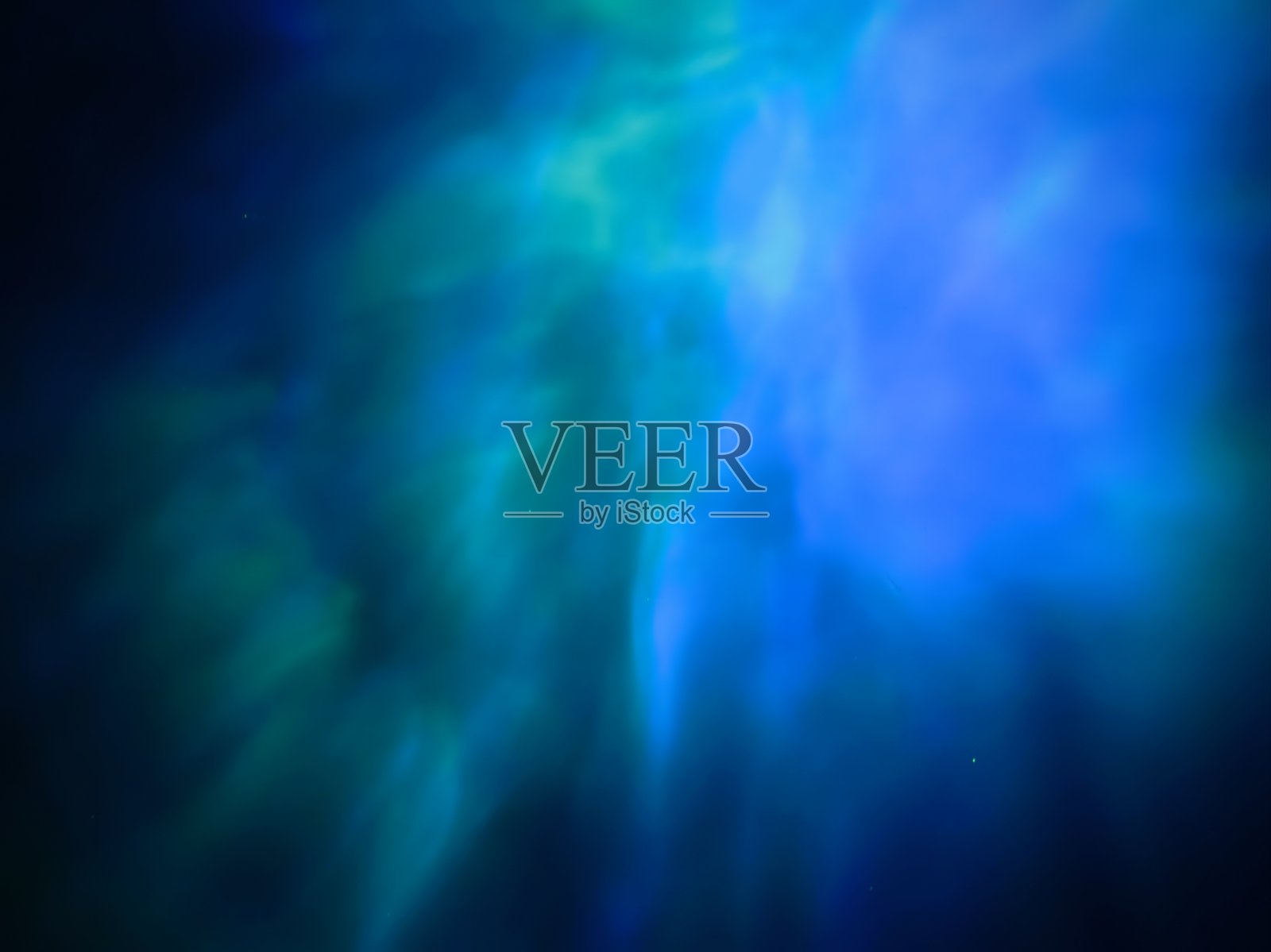 充满活力的宇宙漩涡背景，色彩组合包括绿色、蓝色、紫色和孔雀石色。照片摄影图片