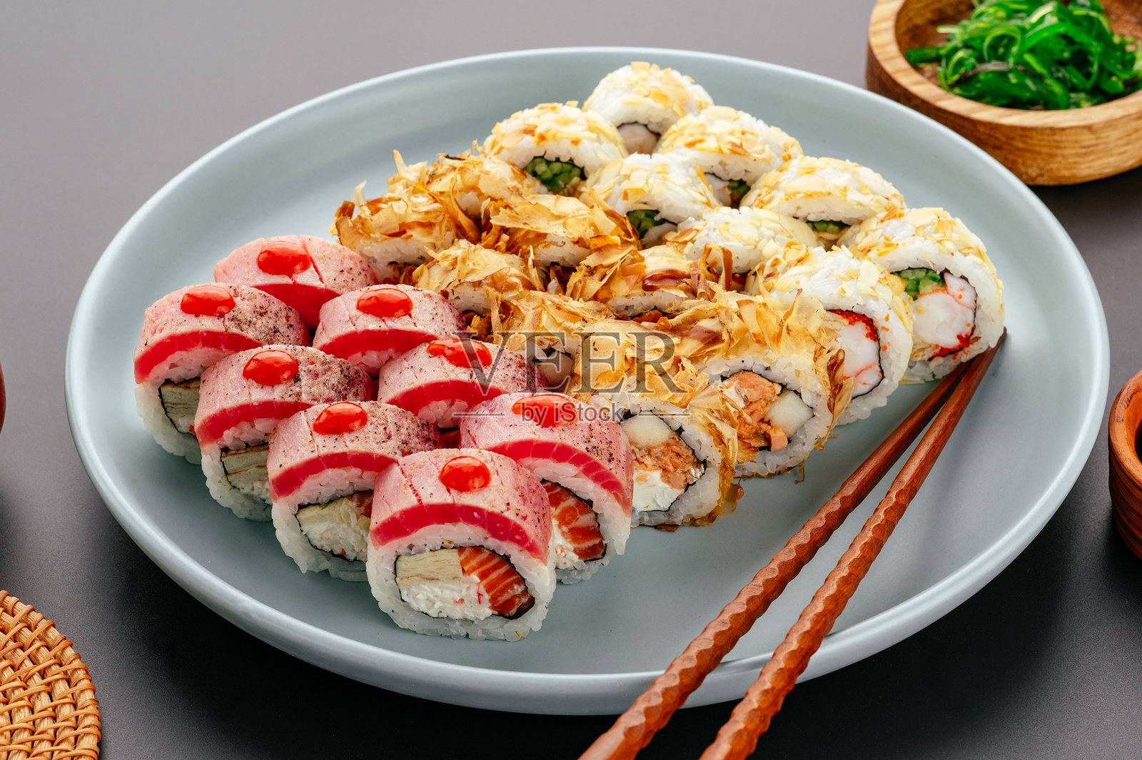 日本寿司卷。寿司酒吧菜单的照片照片摄影图片