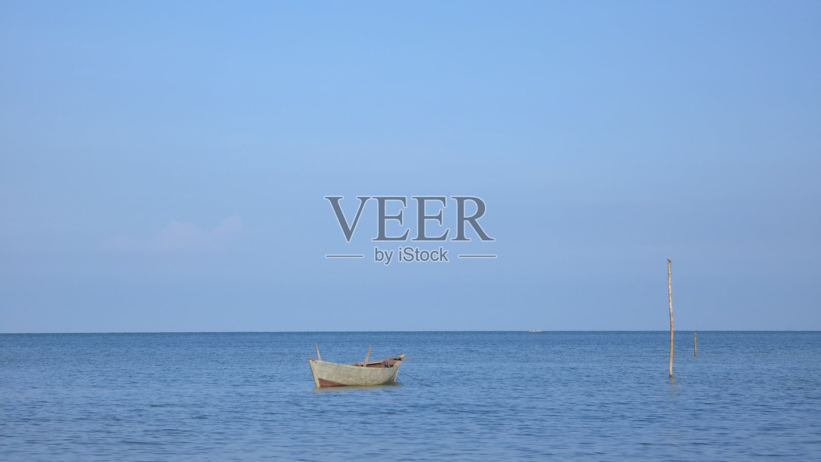 孤独的船照片摄影图片