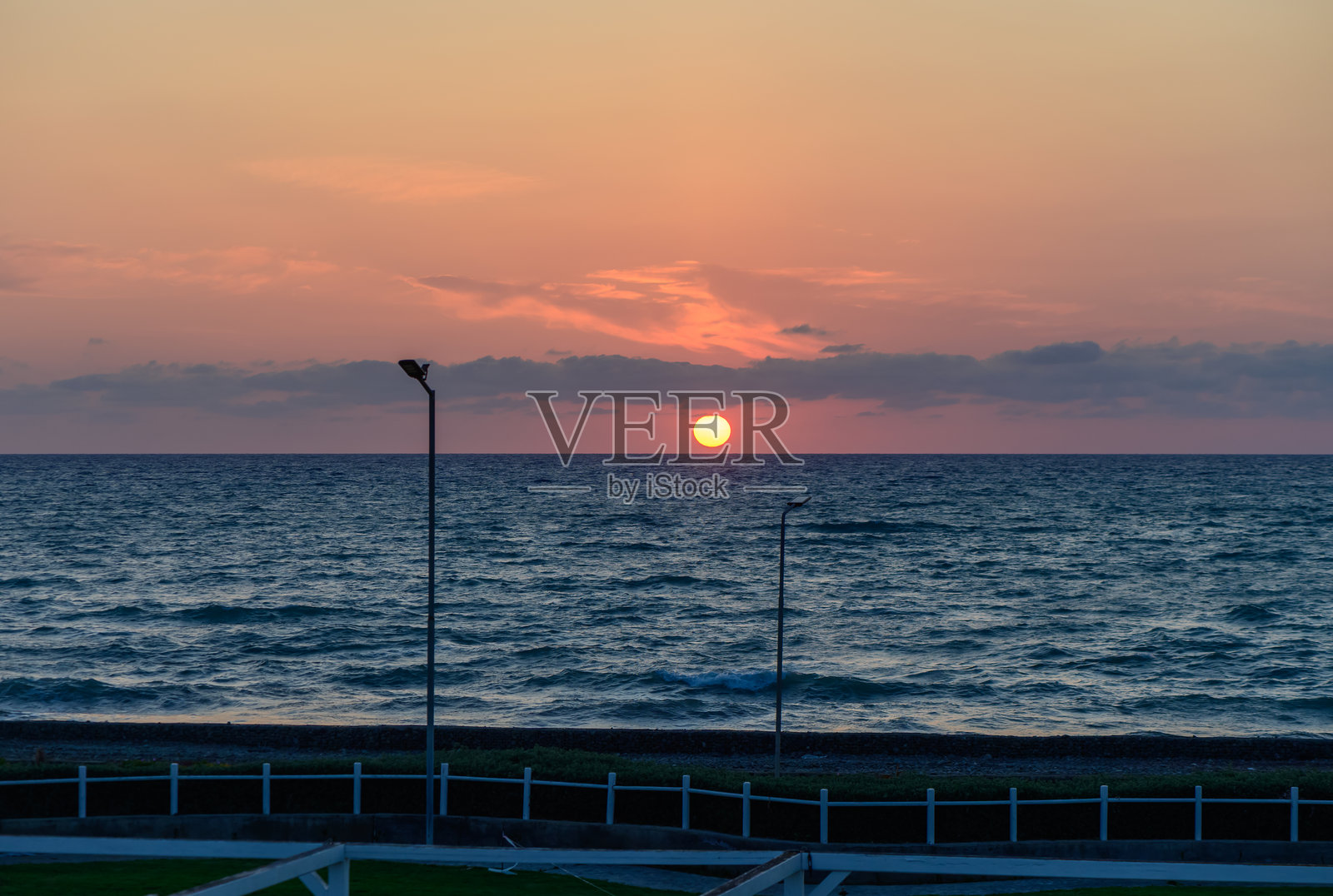塞浦路斯海岸的地中海日落照片摄影图片