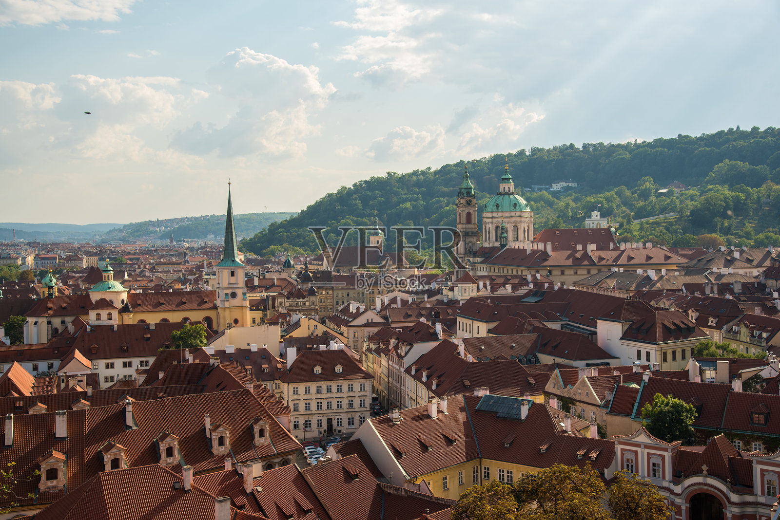 橙色屋顶与蓝天的全景视图照片摄影图片
