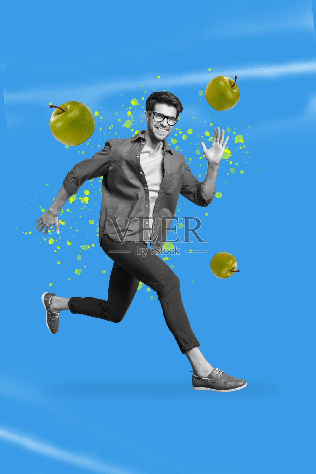 蓝色背景上有新鲜苹果的人物海报横幅拼贴照片摄影图片