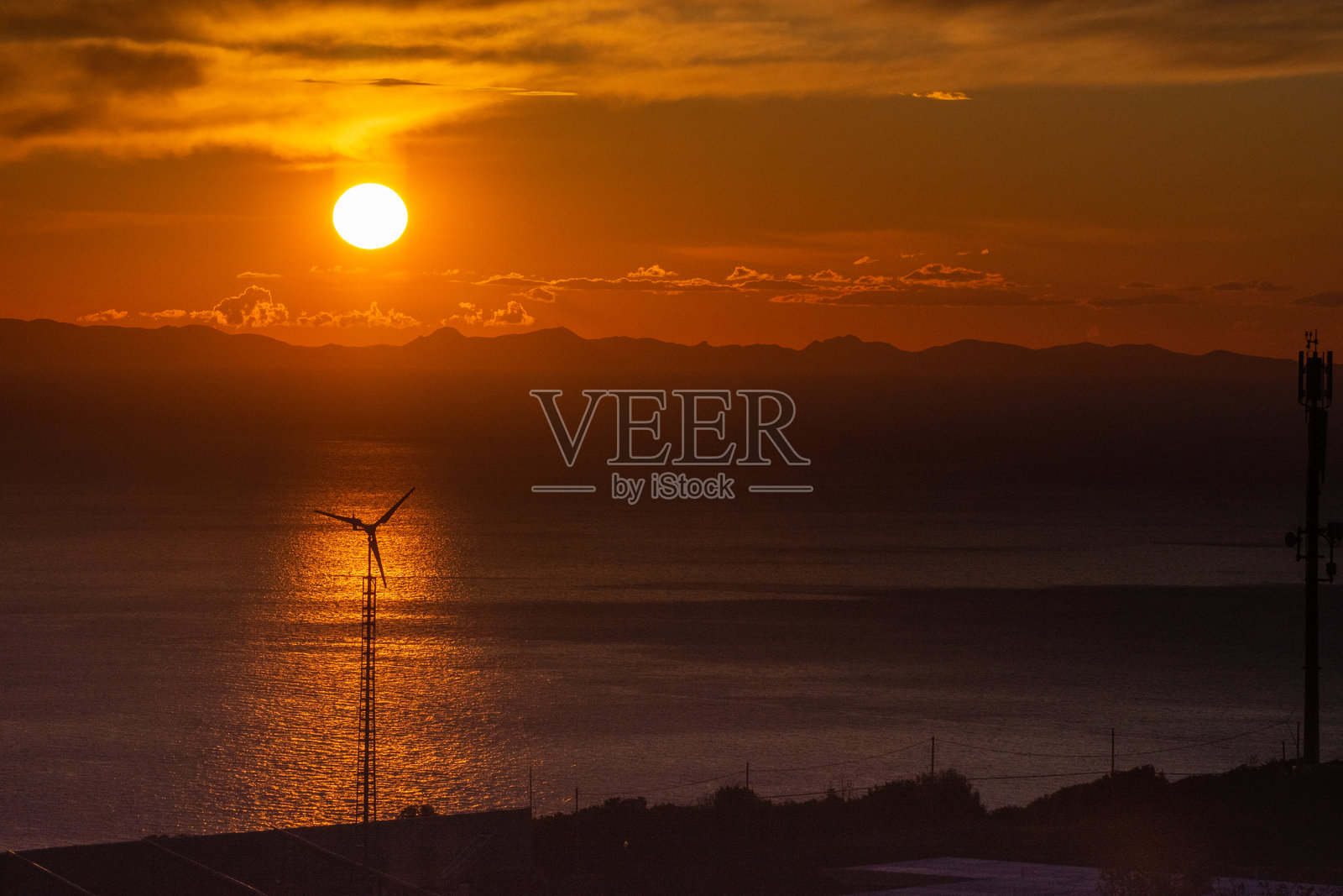 希腊阿索斯山的罗马尼亚普罗多罗穆修道院日出照片摄影图片