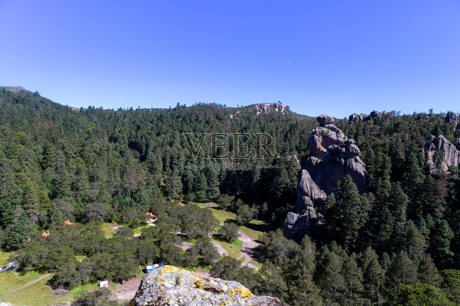 探索希达尔戈的佩尼亚斯卡尔加达斯壮丽的岩石 formations照片摄影图片