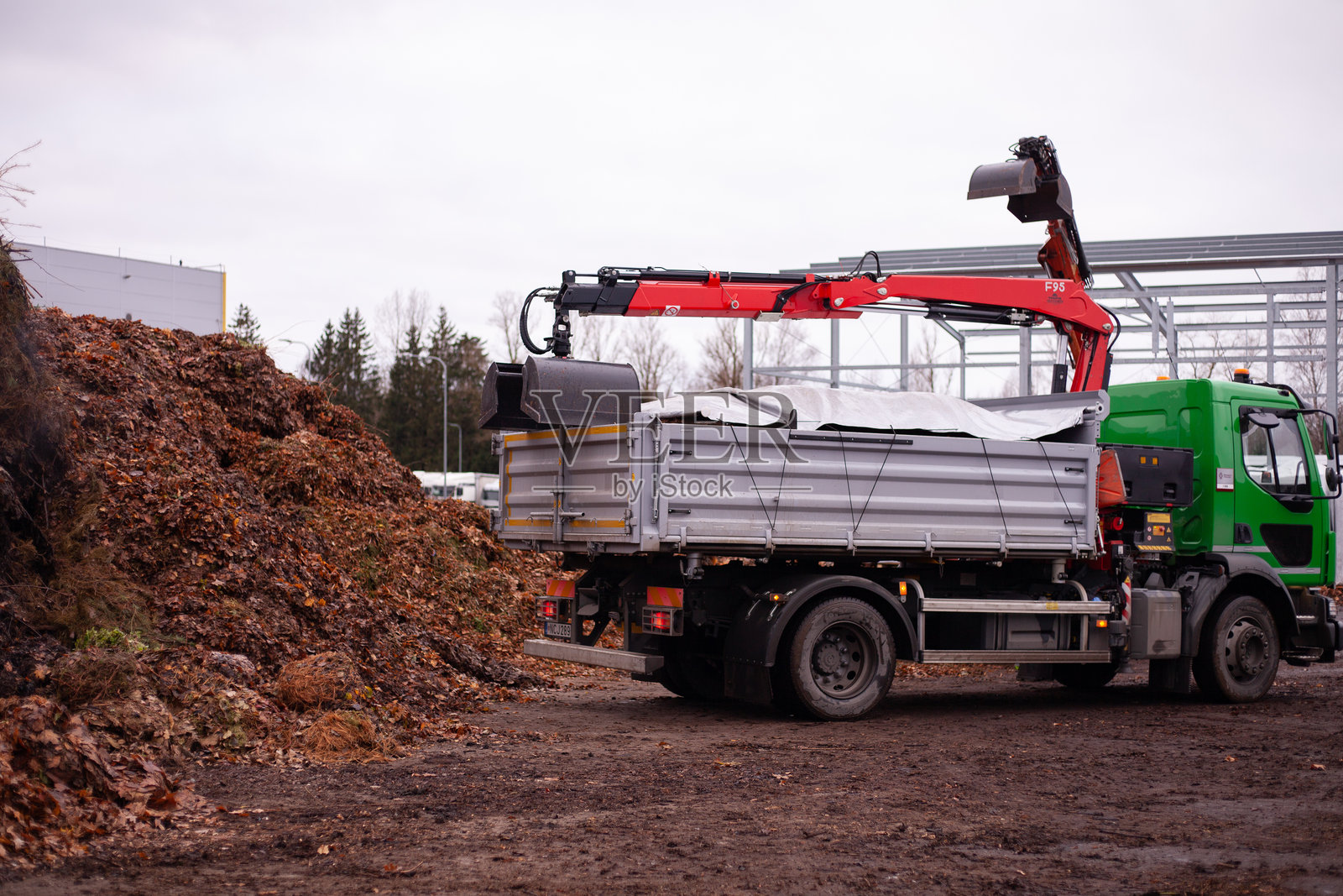 收集绿色废物照片摄影图片