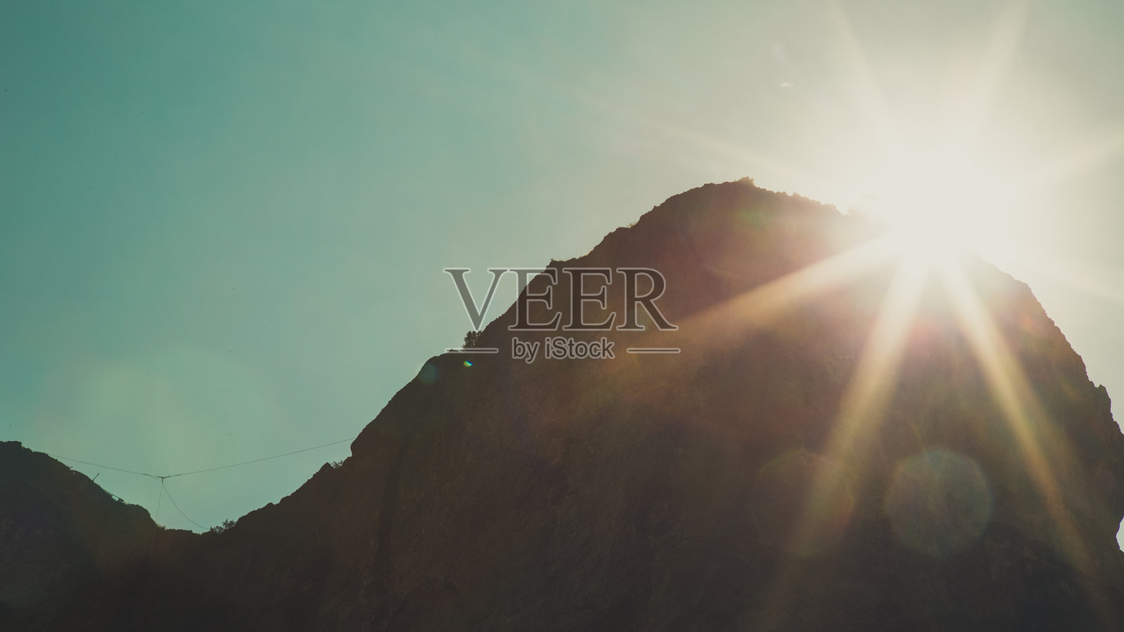 阳光照耀着墨西哥伊达尔戈州的矿物德尔奇科山峰照片摄影图片