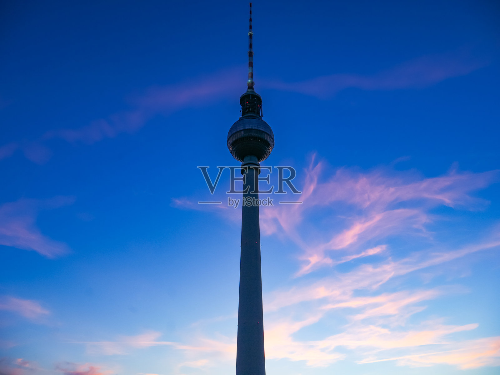 柏林电视塔日落时的景色照片摄影图片